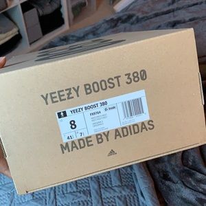 Yeezy Boost 380 mist box